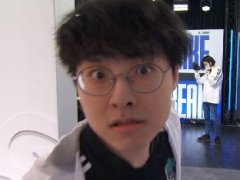 showmaker鬼脸表情包 原来是跟摄像头互动