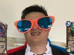 铲车人集合什么梗 戴佳伟是辆大铲车